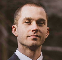 Portret eksperta rynku kryptowalut i analityka tradingowego Thomas Whitfield